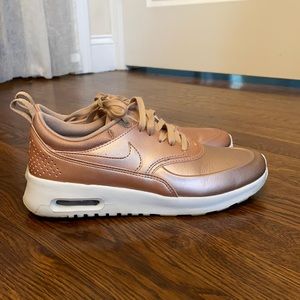 Rose gold air max Thea